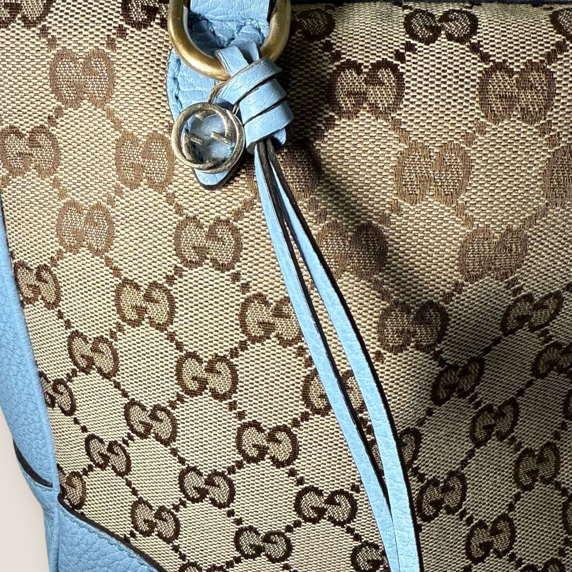 🦋 Gucci Bree GG Supreme Tote