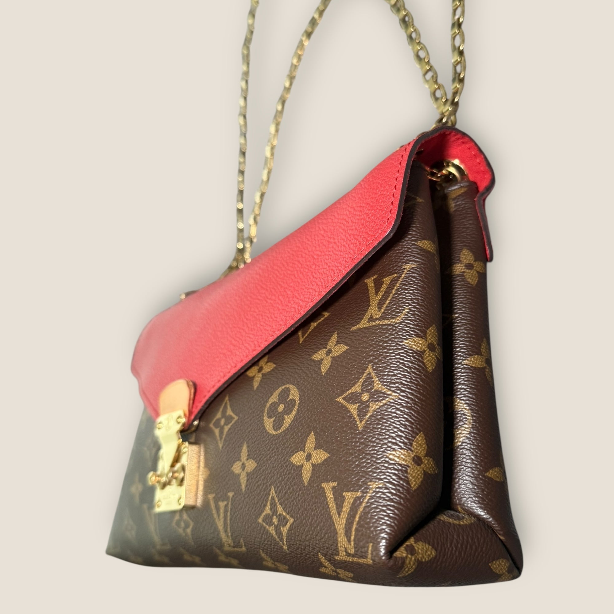 ❤️ Louis Vuitton Pallas Chain Shoulder Bag in Monogram & Cherry Red