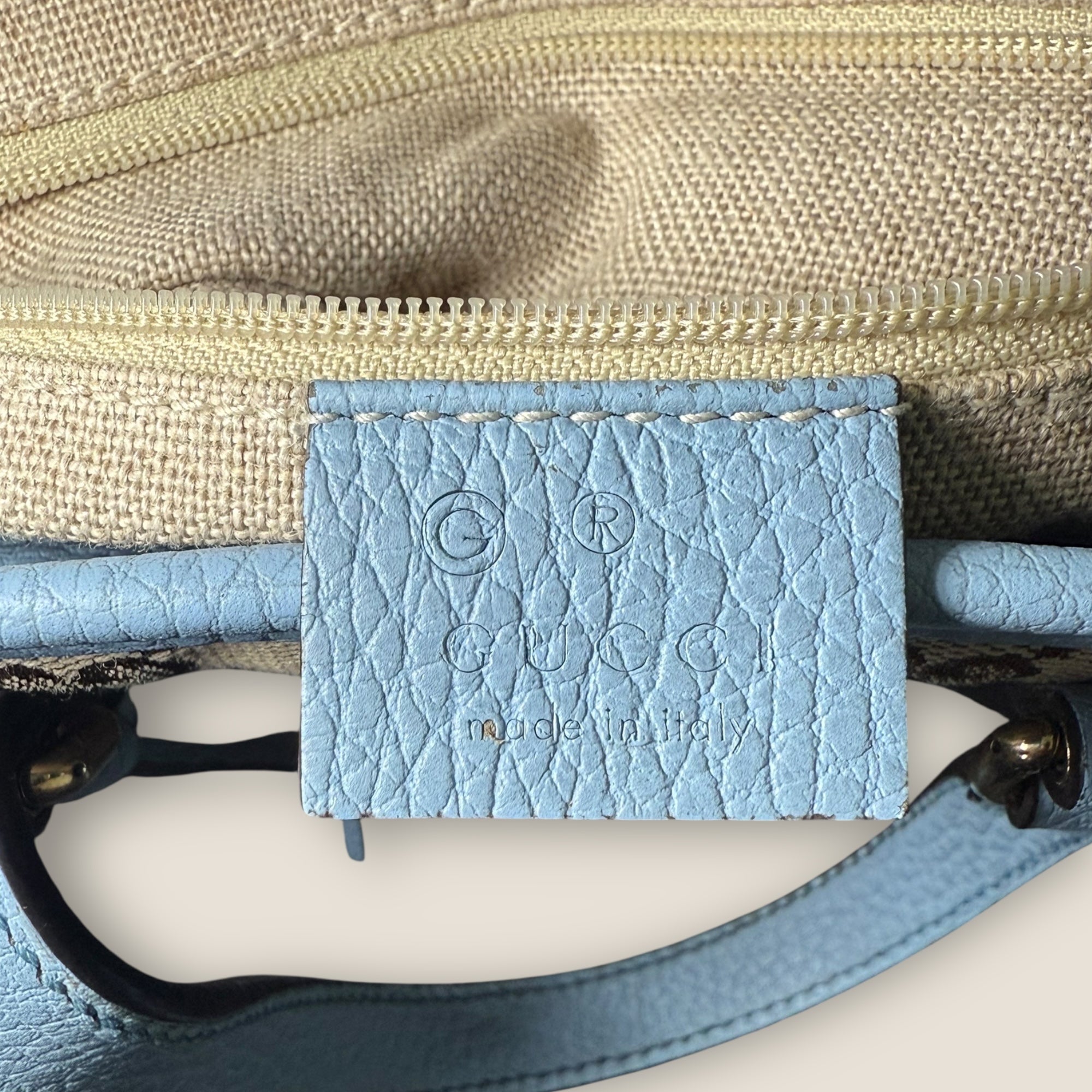 🦋 Gucci Bree GG Supreme Tote