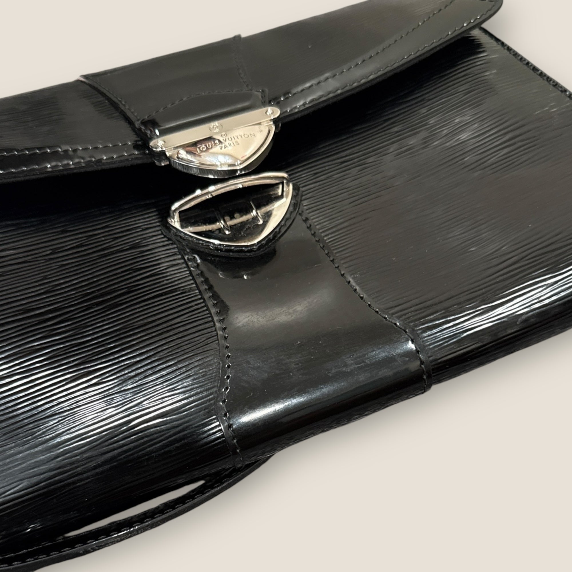 🖤 Louis Vuitton Montaigne Clutch – Epi Electric Leather