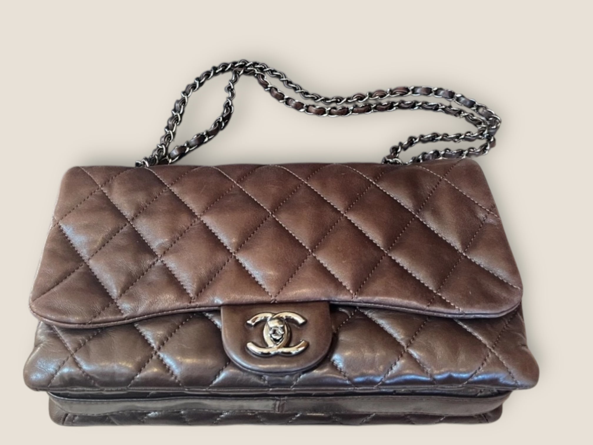 🍫 Chanel Classic Flap Bag in Chocolate Brown Lambskin – Silver Hardware