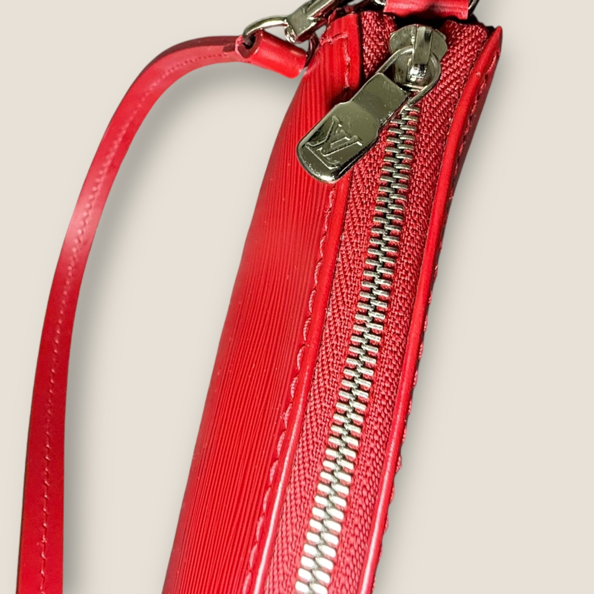 š Louis Vuitton Epi Leather Pochette Accessoires ā Cherry Red