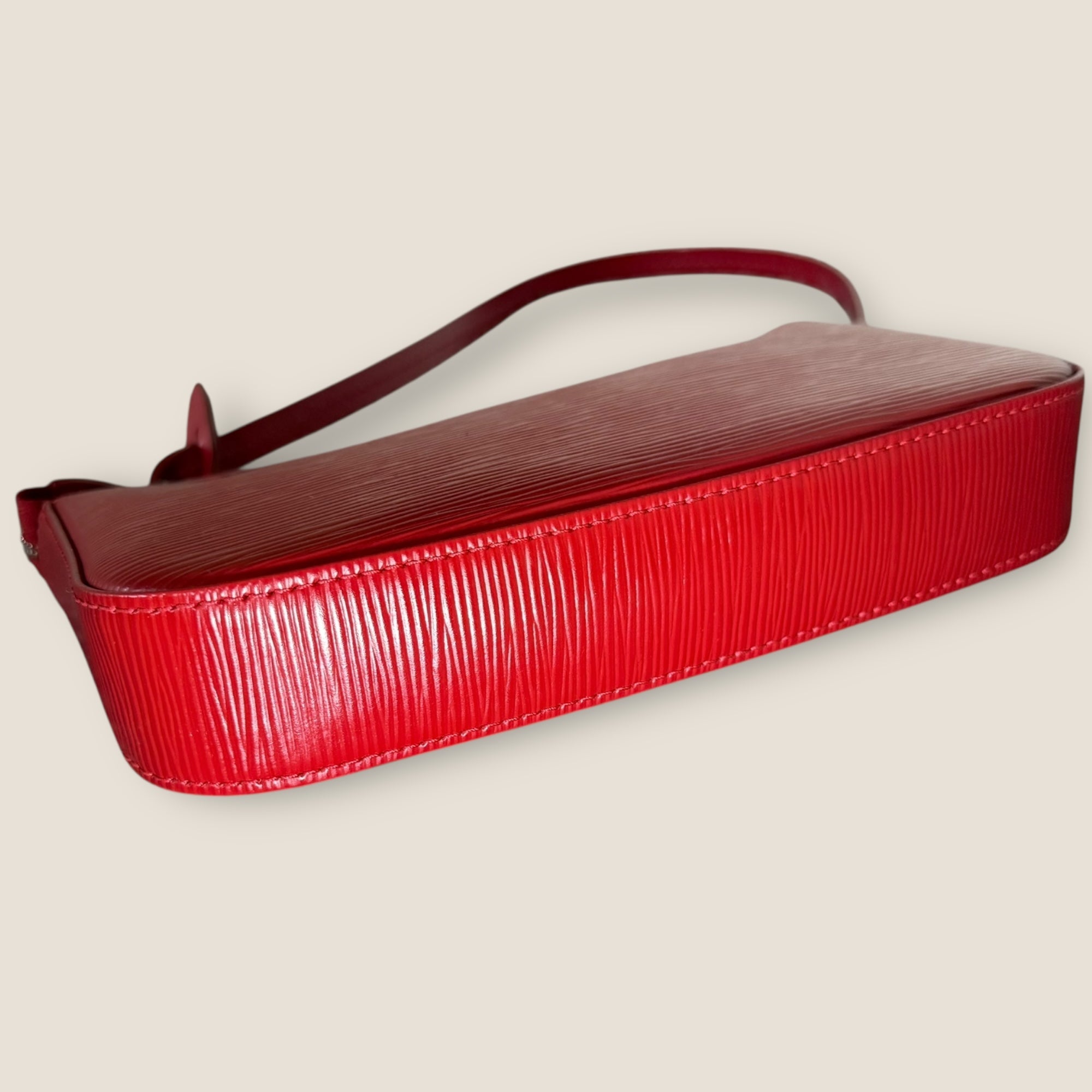 š Louis Vuitton Epi Leather Pochette Accessoires ā Cherry Red