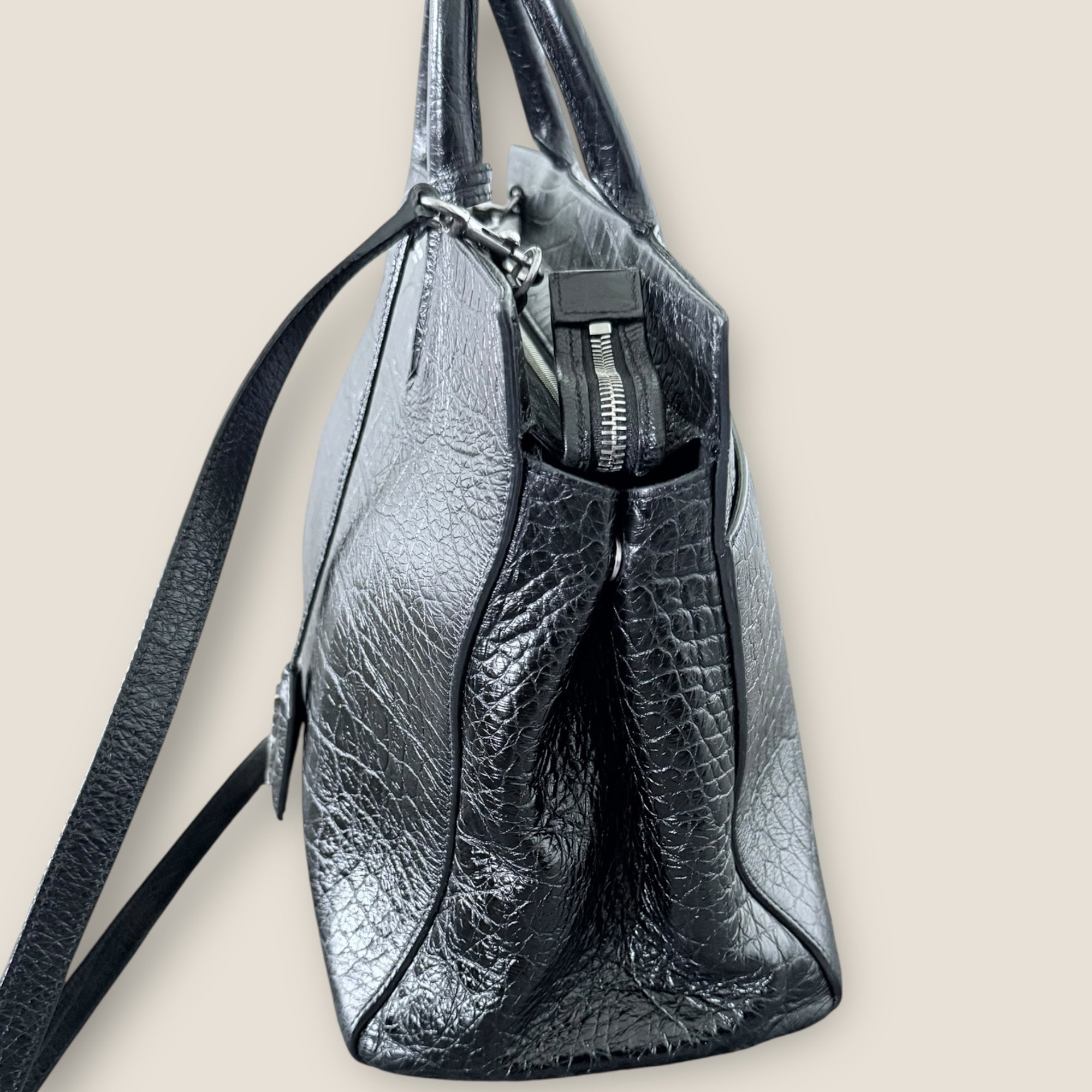 ♟️ Saint Laurent Sac de Jour – Black Croc-Embossed Leather