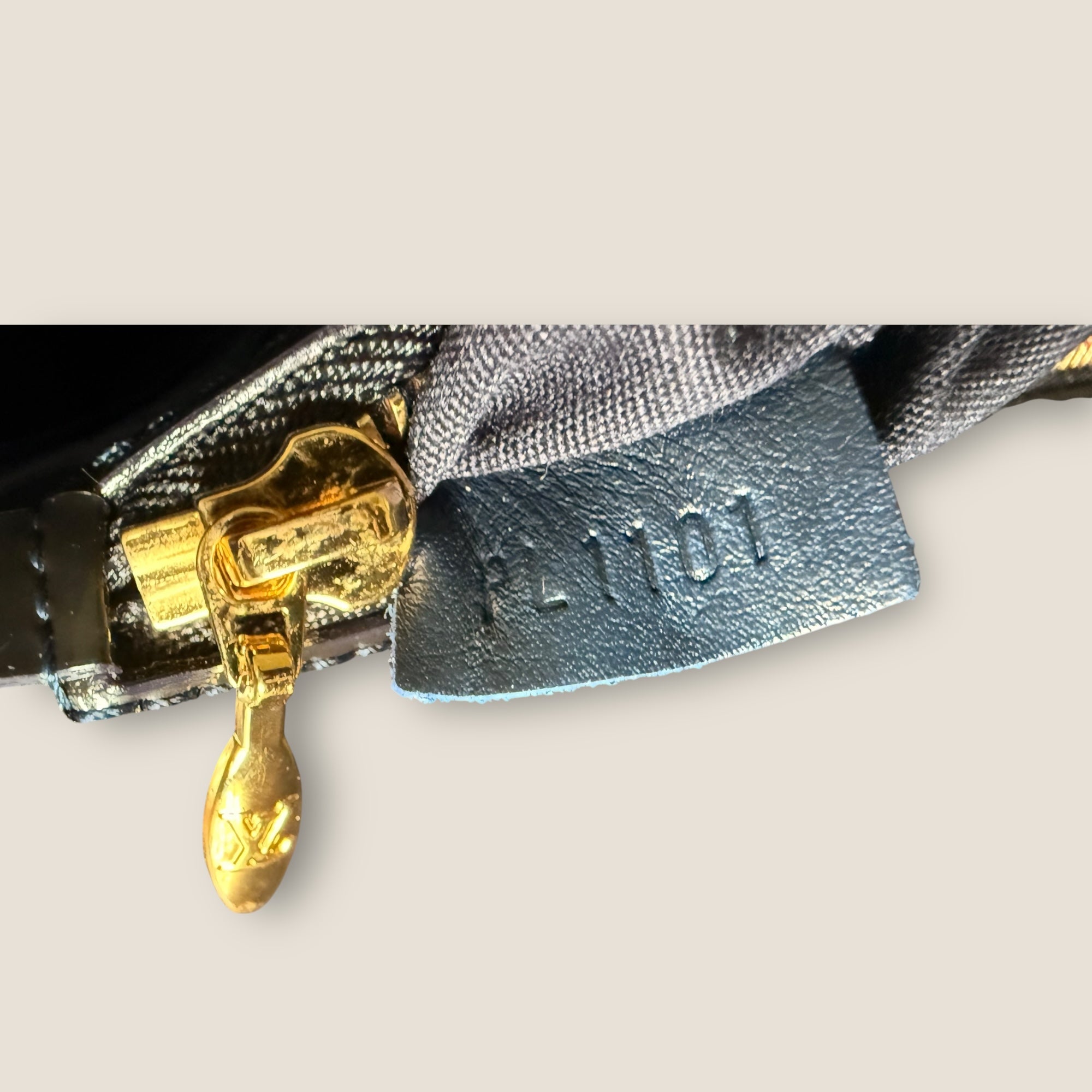 🗝️ Black Monogram Vernis Sobe Clutch