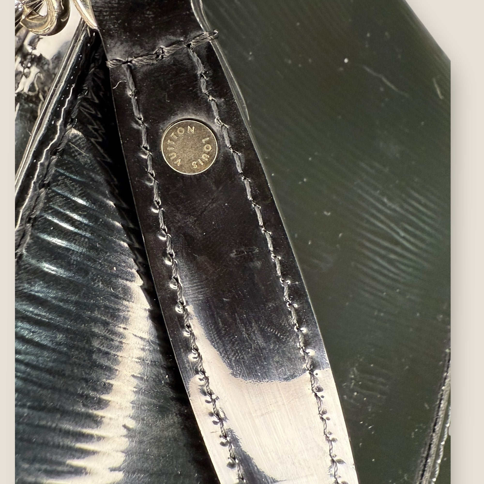 🖤 Louis Vuitton Montaigne Clutch – Epi Electric Leather
