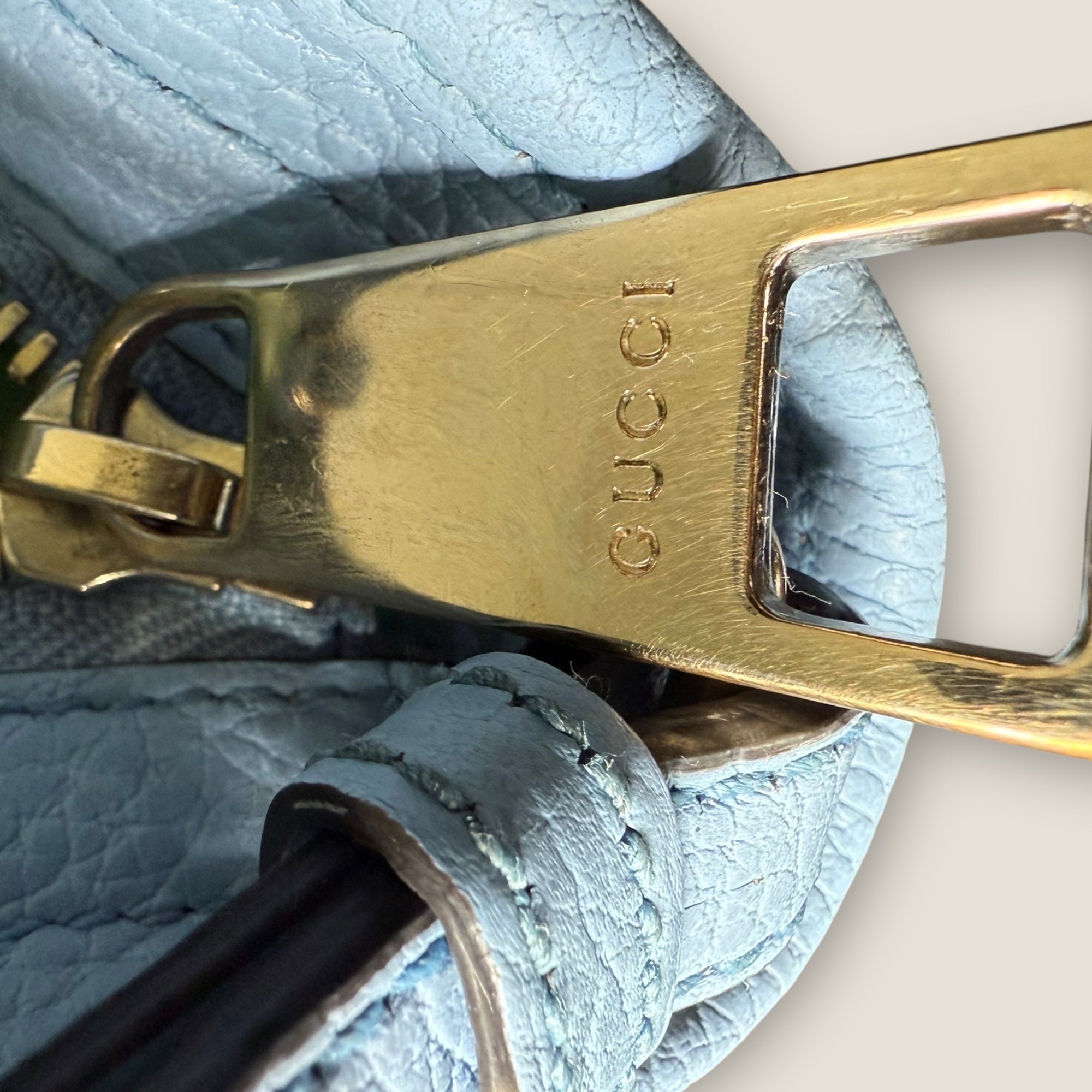 🦋 Gucci Bree GG Supreme Tote