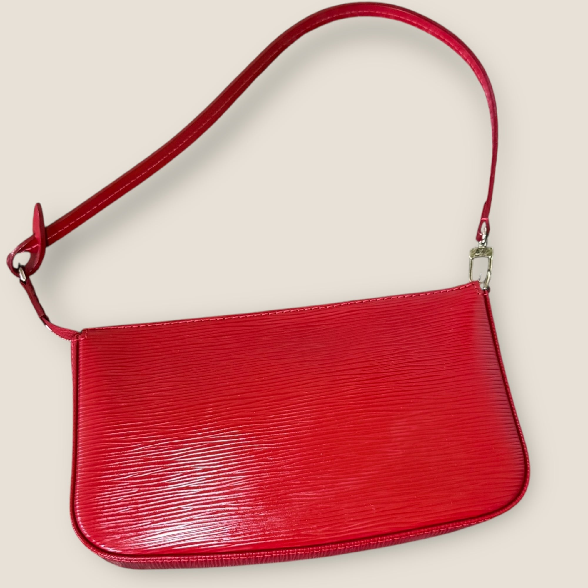 🍒 Louis Vuitton Epi Leather Pochette Accessoires – Cherry Red