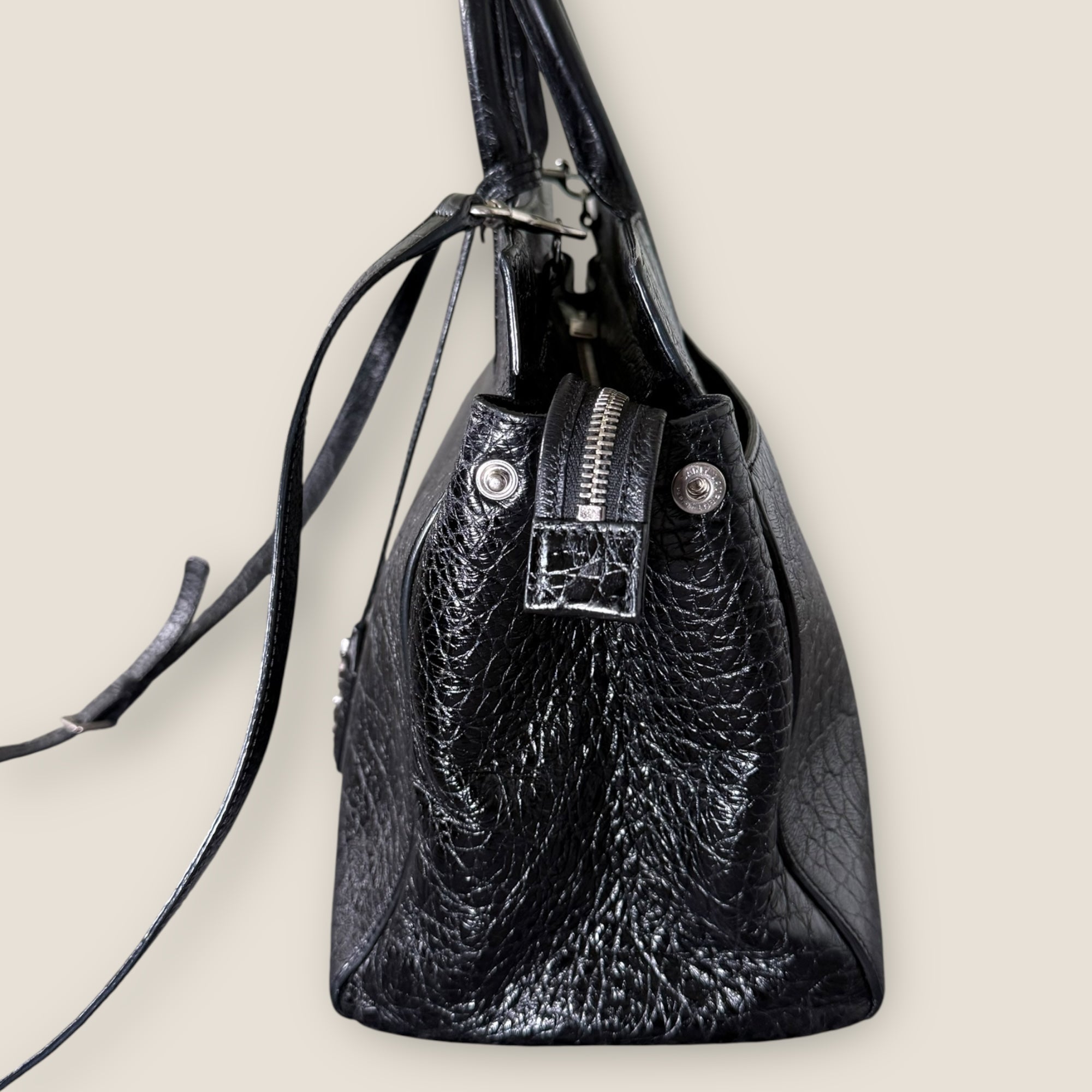 ♟️ Saint Laurent Sac de Jour – Black Croc-Embossed Leather